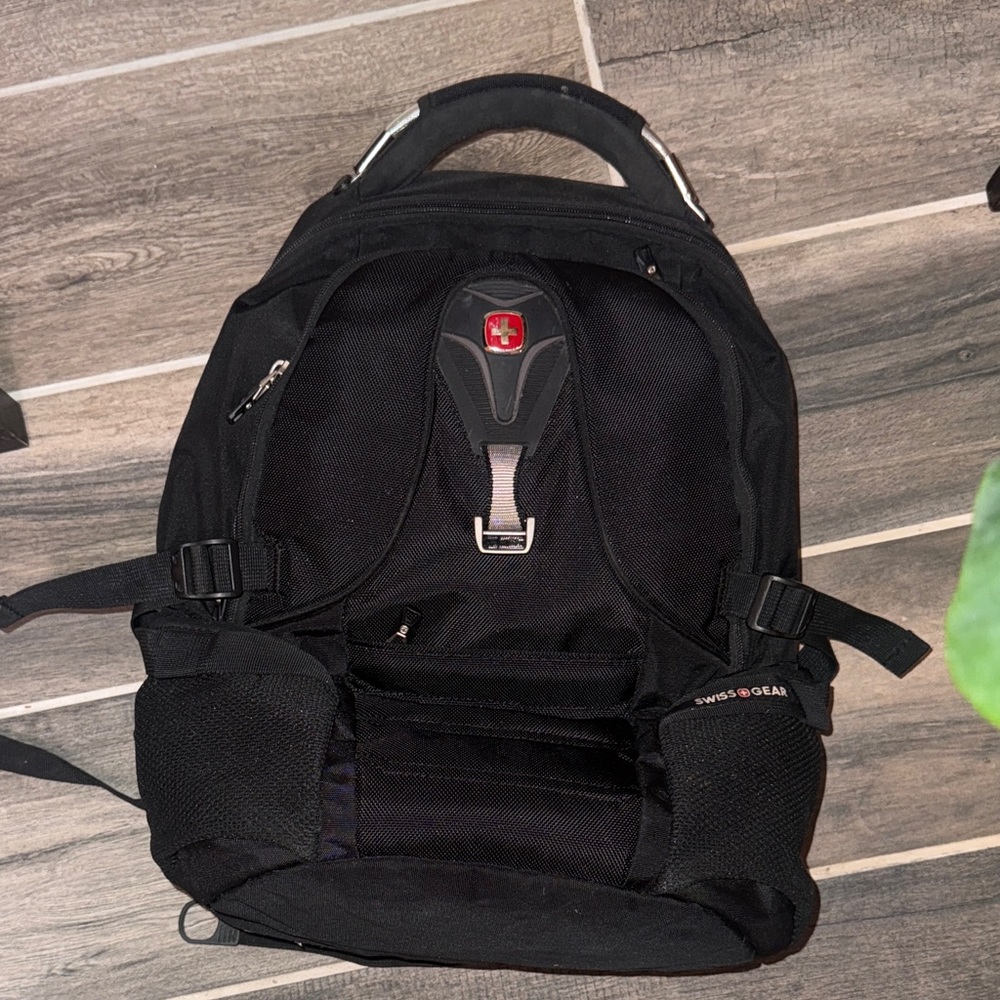 SwissGear black backpack w/ sunglasses compartment
